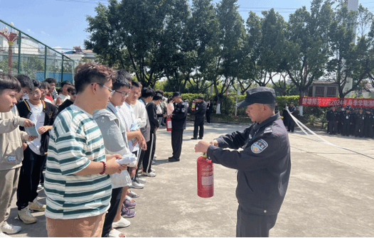 后勤维修保障：守护校园安宁的“守护者”