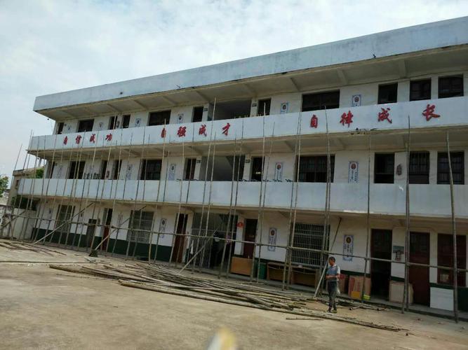 守护教育阵地,焕发校园活力_我校教学楼维修工程纪实