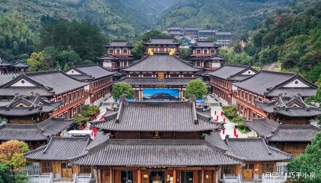 寺庙古韵焕新颜,公路畅通促发展_某寺庙维修与公路建设同步推进报告解读