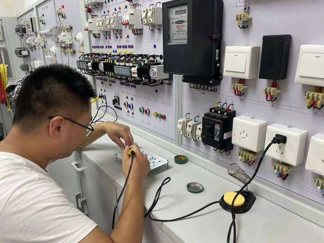 房屋维修实训，铸就过硬技能，提升居住品质