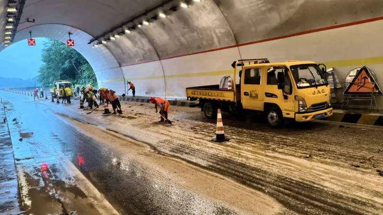 水毁道路维修:重建之路,铸就安全与畅通