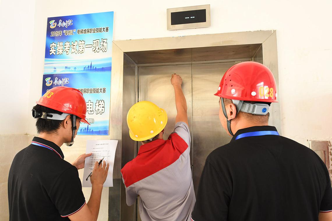 物业电梯维修保养，守护居民出行安全