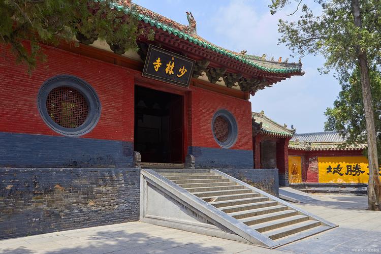 以下是根据郑州汽车周边维修店报告撰写的一篇1000字左右的文章: