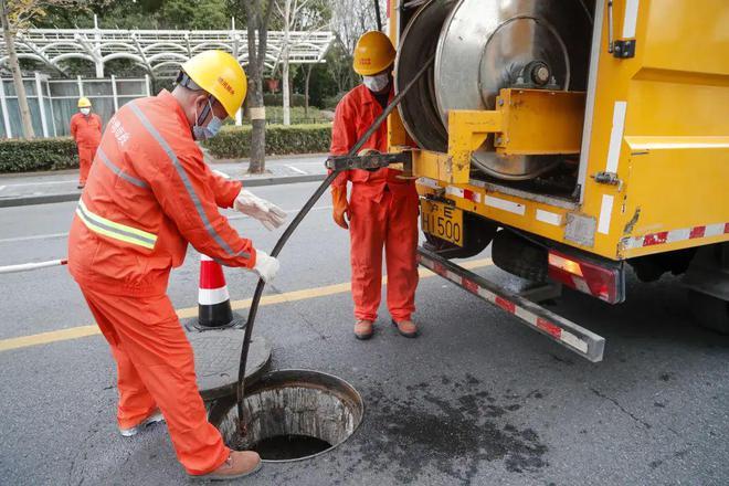 住房下水道维修：守护城市“生命线”的守护者