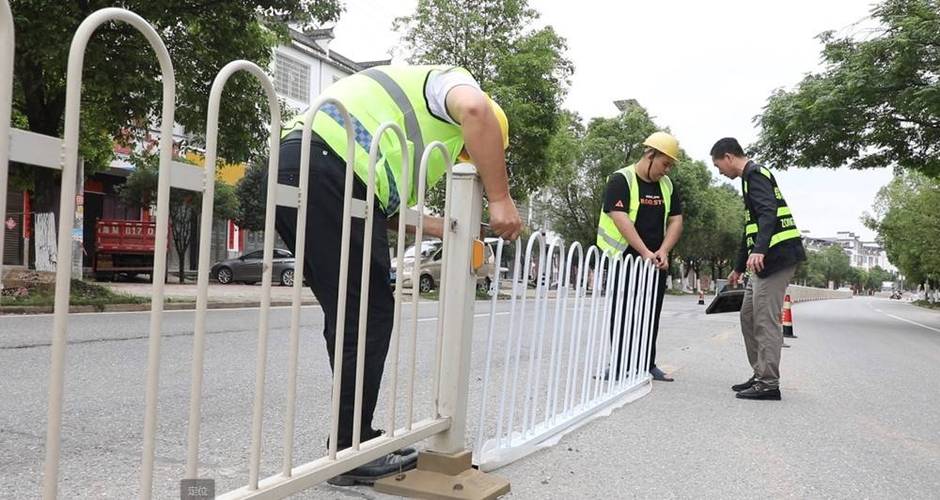 公路防护栏维修,守护安全出行之路