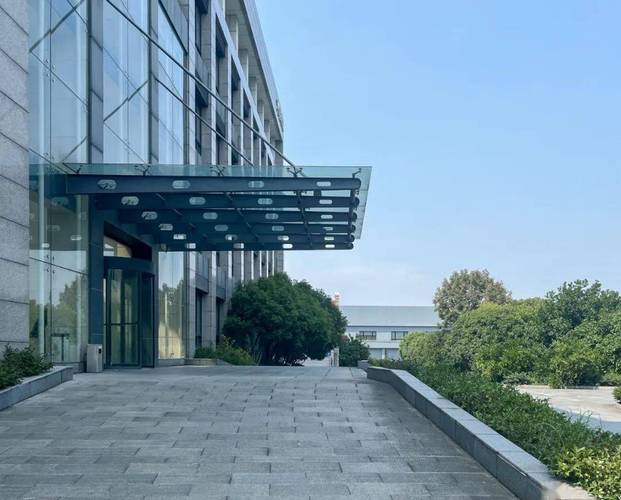 办公楼天棚维修：创新技术助力建筑之美