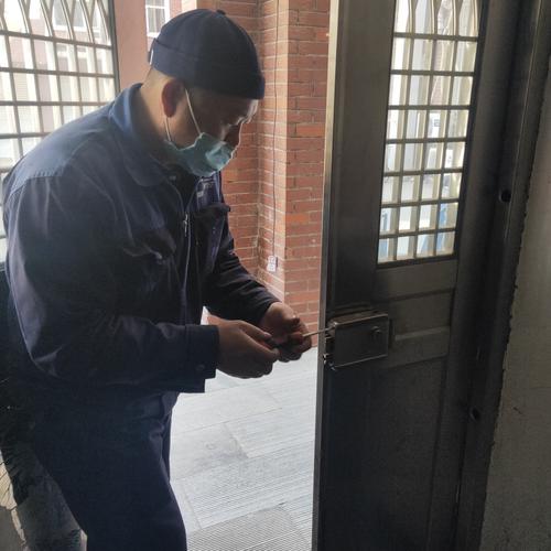 单元门更换维修,筑牢家园安全防线