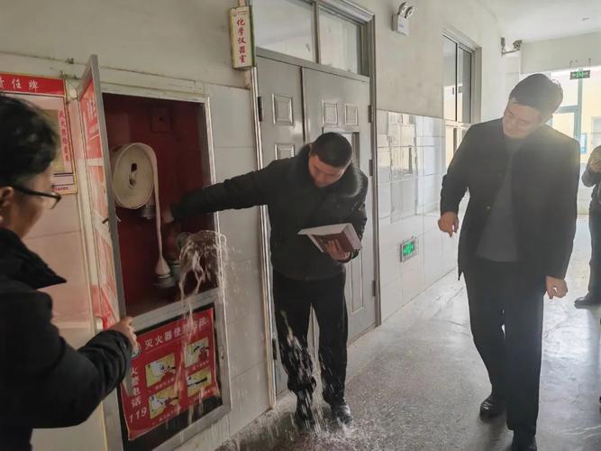 后勤卫生间维修自查,筑牢校园卫生防线