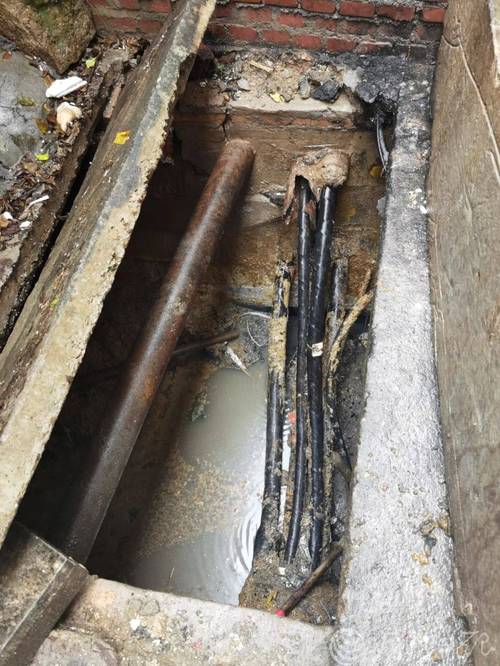 塌陷污水井的紧急修复:介绍地下设施安全隐患