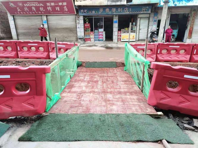 学校门口道路维修工程:质量为本,服务至上