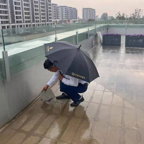 守护家园,筑牢安全防线_记某小区天花板松动维修工程