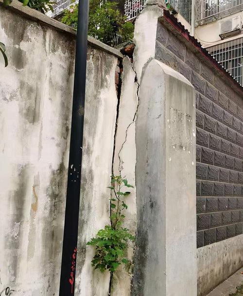 小区墙体维修,筑牢家园防线