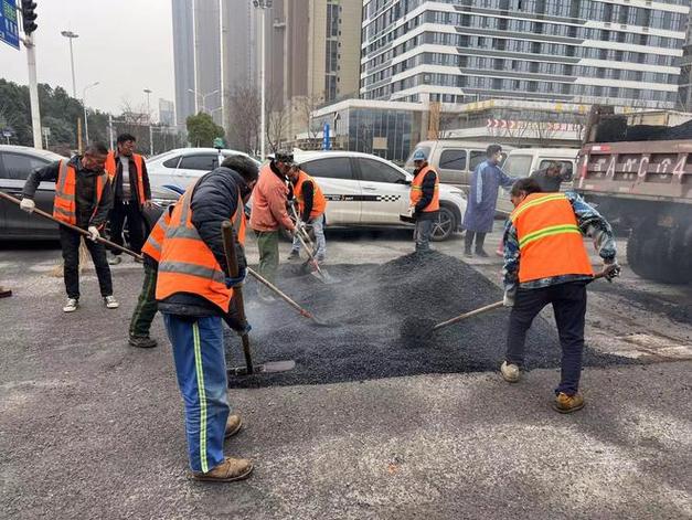 小区道路维修:提升居住环境,保障居民安全