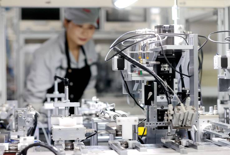 工厂维修工:守卫工业生产线的守护者