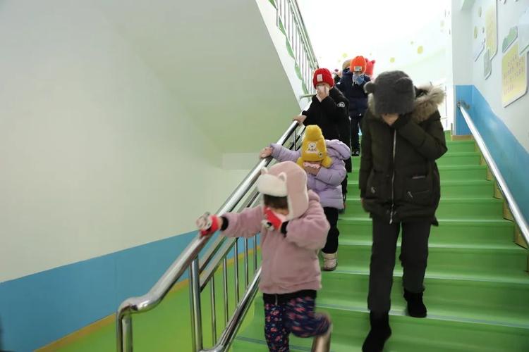 幼儿园顶部开裂维修,筑牢安全防线,呵护幼儿成长