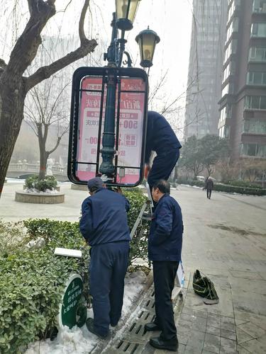 广告牌维修：城市形象的守护者