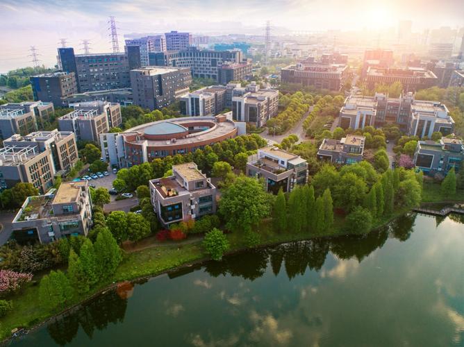 显示器维修报告单介绍：科技呵护，视觉盛宴的守护者