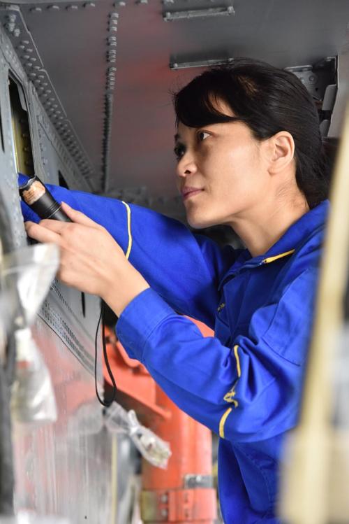 机场维修工先进个人:匠心筑梦,守护蓝天
