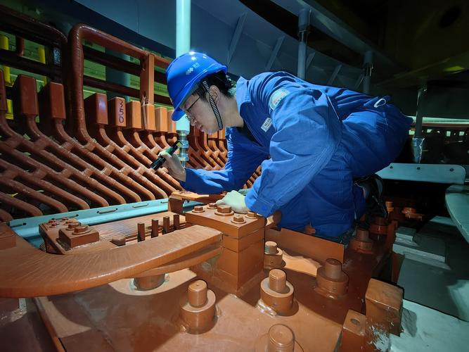 水电厂维修班:守护绿水青山的钢铁战士