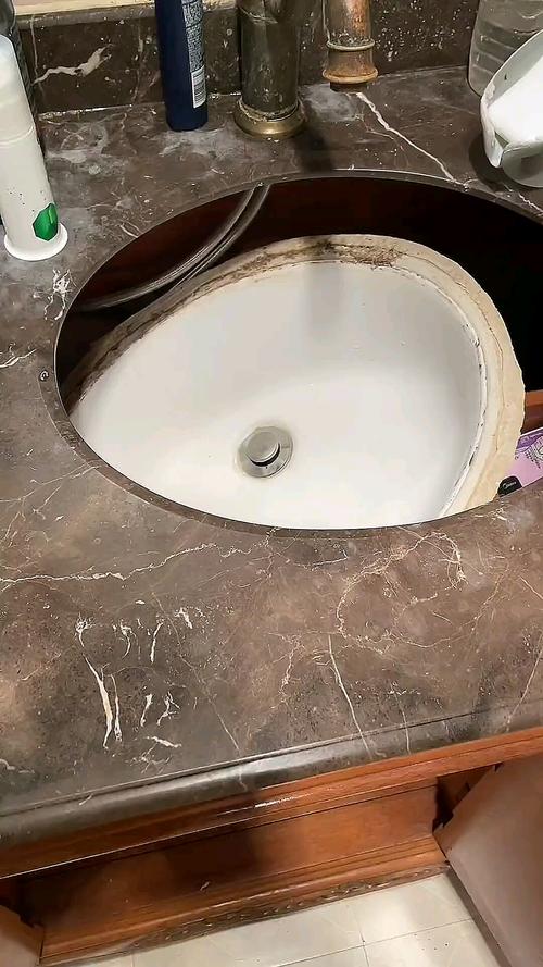 洗手池掉落维修报告