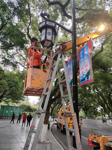 灯箱维修:保障城市照明,守护视觉安全
