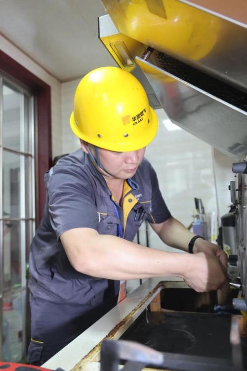 煤气维修工:守护城市安全线的守护者