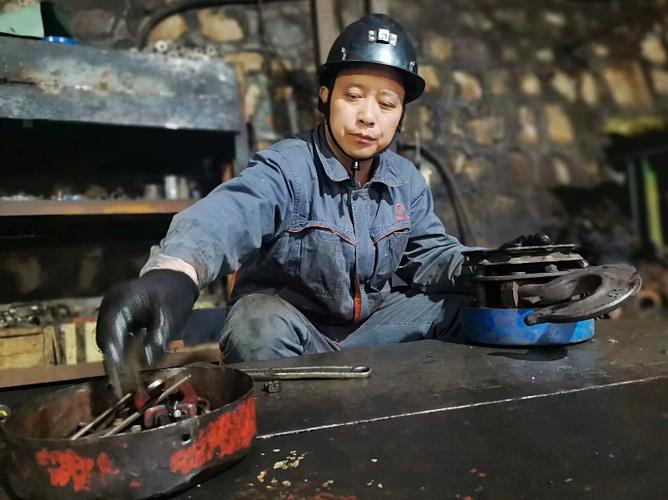 煤矿维修工：守护能源安全的关键力量