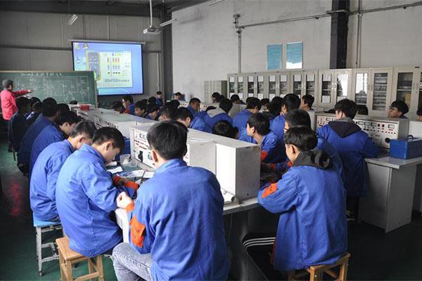 电气维修与操作实训:技能提升之路