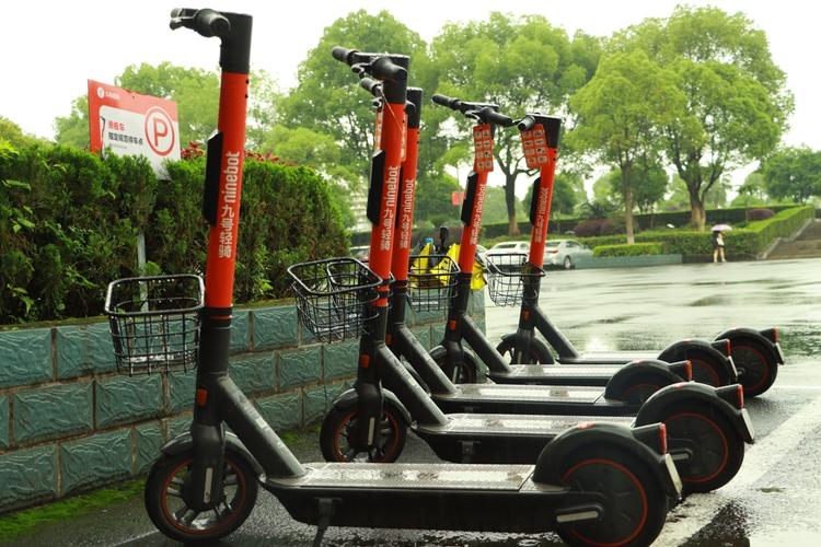电车电池维修:守护绿色出行的守护者