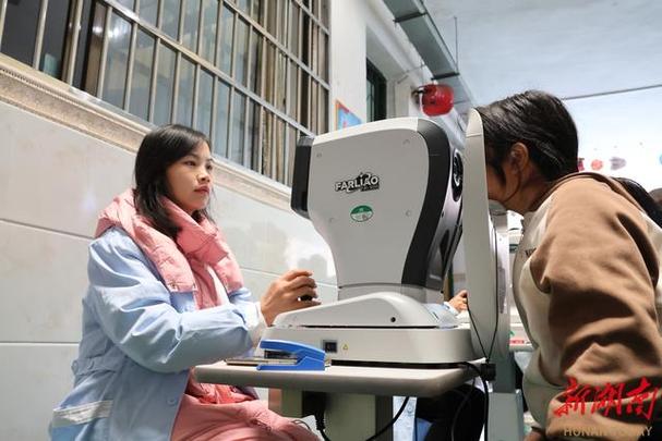 眼镜维修进校园：创新服务模式，提升视力健康关怀