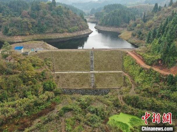 移民组水塘维修:生态修复与社区和谐的美丽画卷