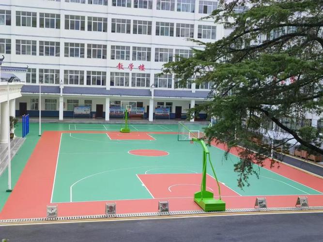 篮球场焕新,青春再起航_我校篮球场维修工程侧记
