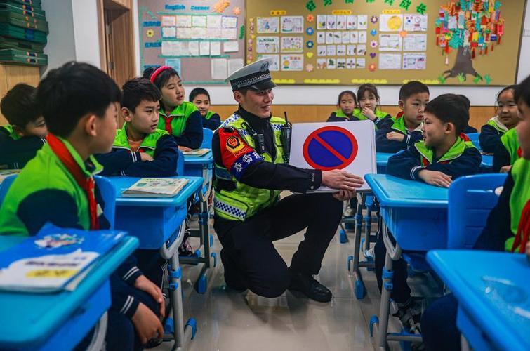 维修小学校门:保障校园安全,提升教育质量的重要举措