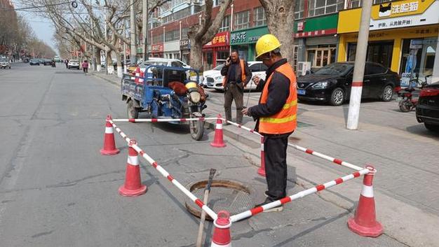 维修巡护道路,守护安全防线