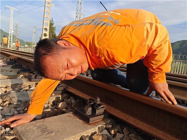 维修工长述职报告:矢志不渝,铸就卓越