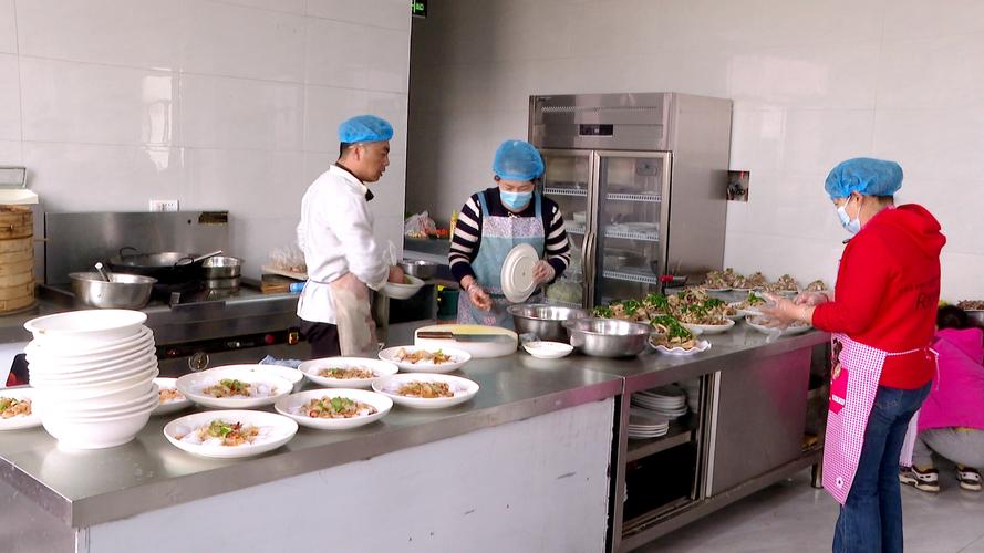 维修村部食堂,助力乡村振兴