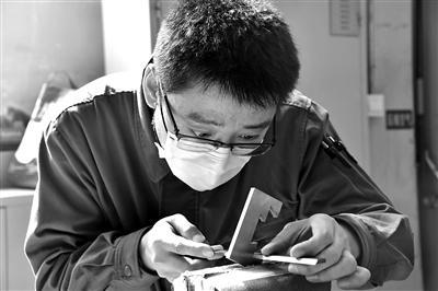 维修钳工：守护工业机器的“外科医生”
