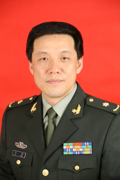 翱翔蓝天,匠心独运_记飞机维修队长李明辞职告别