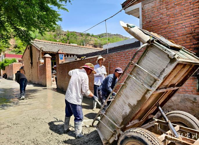 自然村通硬化路维修,助力乡村振兴