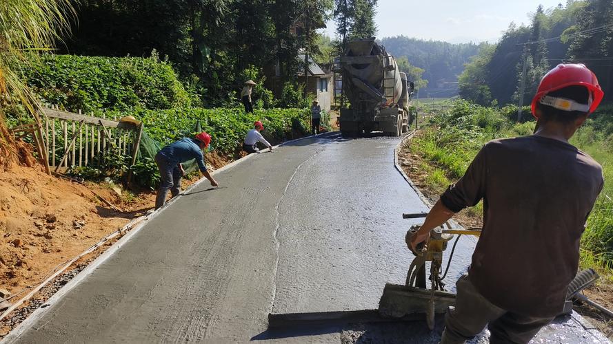 通村公路维修工程:助力乡村振兴,铺就美好生活之路