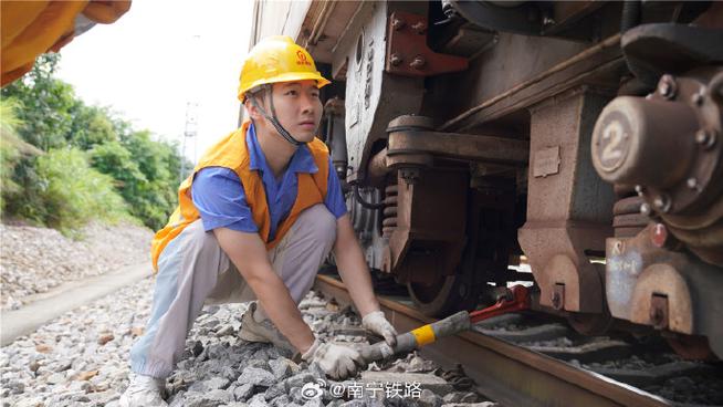 铁路维修员:守护铁路安全的守护神