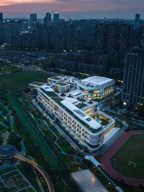 高校运动场维修报告解读:守护运动天堂,铸就青春活力